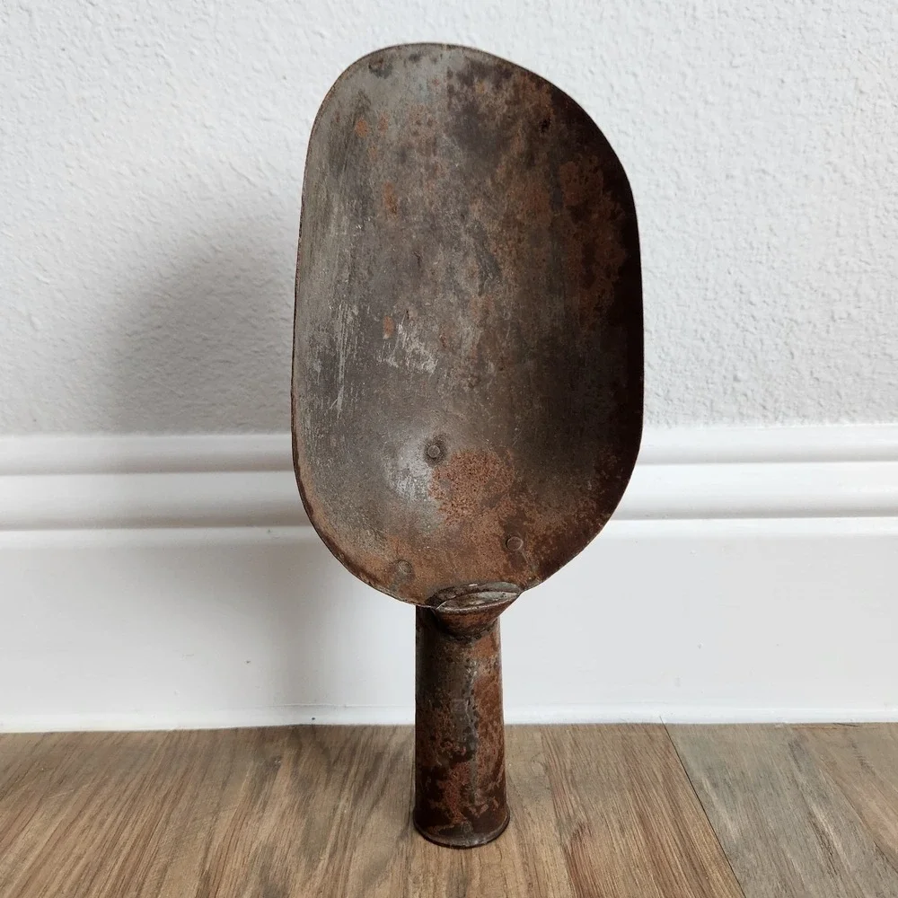 VTG Rusty‎ Crusty Metal Galvanized Grain Seed Feed LARGE SCOOP Farmhouse Decor